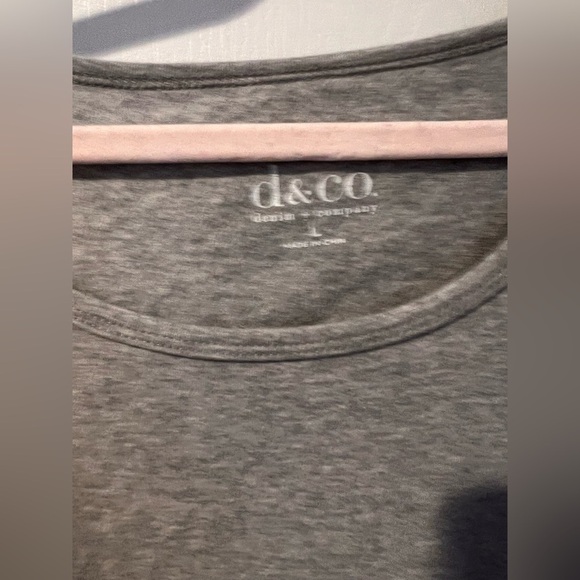 D & co denim + company size large grey top with cutout sleeves - Picture 4 of 4